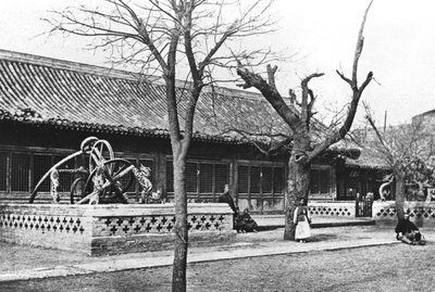 Kaiserliches Observatorium in Peking, China, ca. 1900 von French Photographer